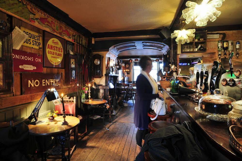 Black Swan Hotel Devizes Dış mekan fotoğraf